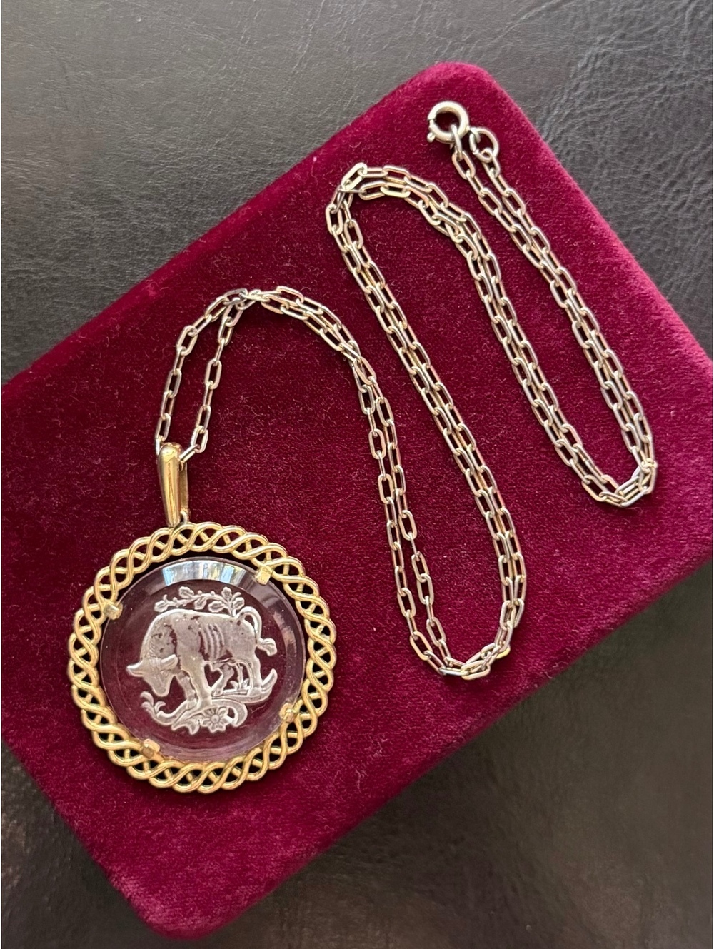 VTG 1970s Crown Trifari Gold Tone Intaglio Glass Taurus Bull Pendant Necklace